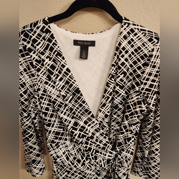 WHBM V Neck Black/White Faux Wrap Stretch Dress w Geometric Pattern - SZ 6 - Picture 3 of 6